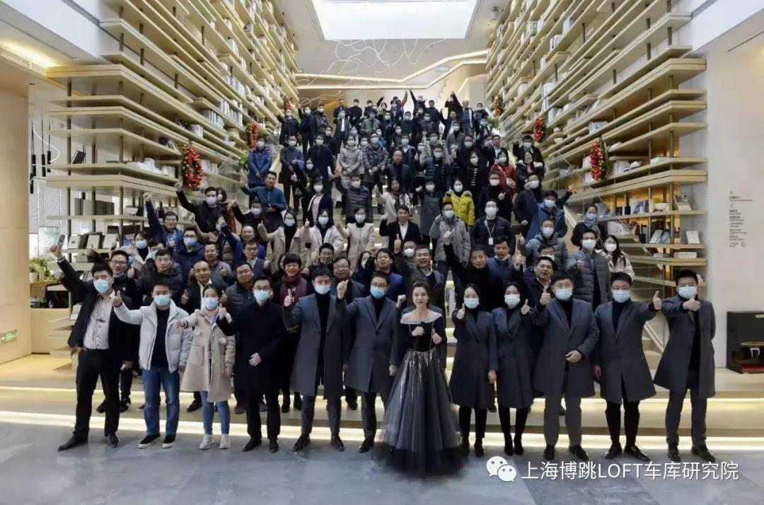 铜仁全国一百多人在华侨城汉口道6号参观研讨LOFT专利车库技术！